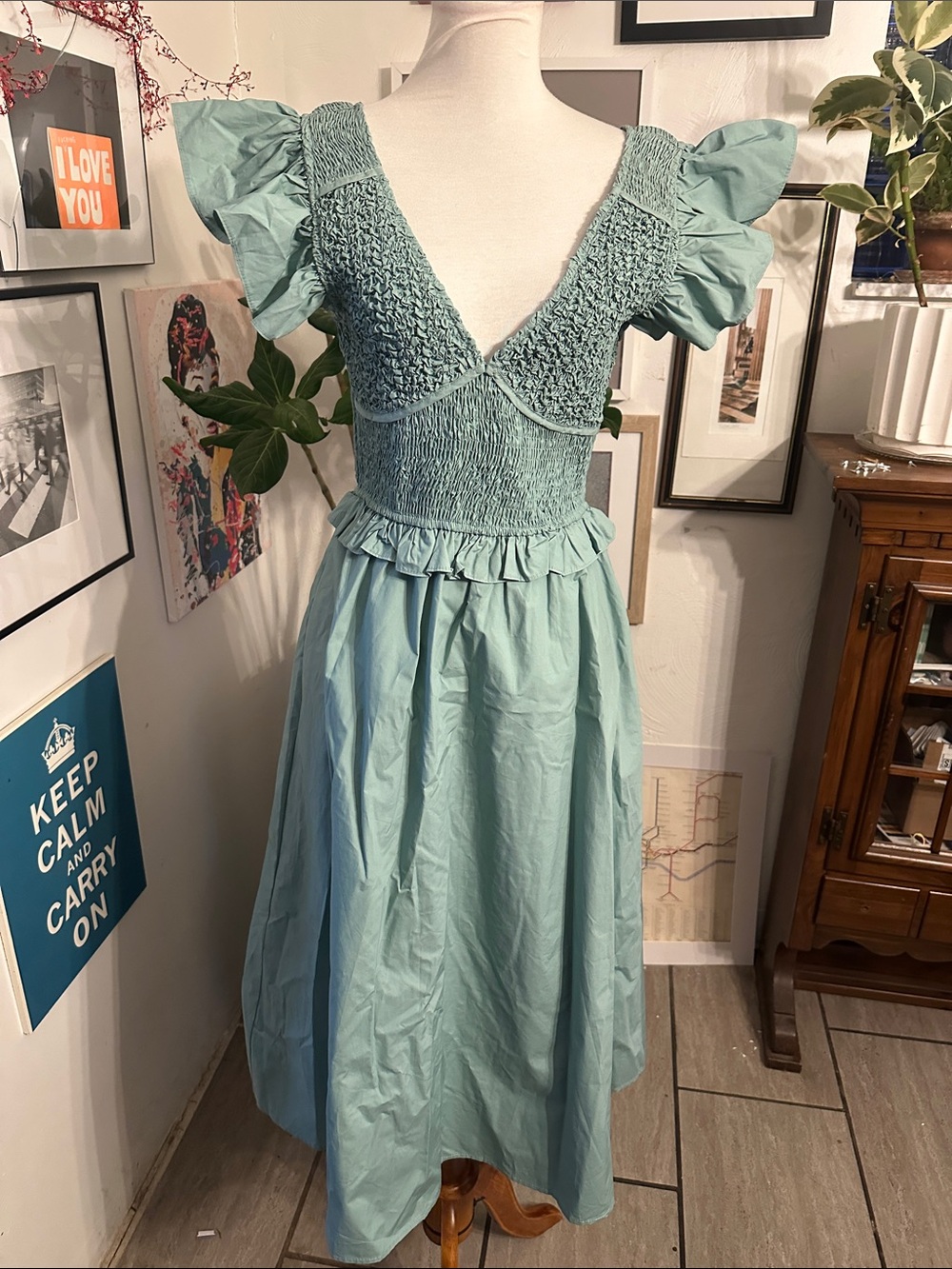 Aureum Robin Smocked Flutter Sleeve Midi Dress in Sage Small NWT - Picture 4 of 16
